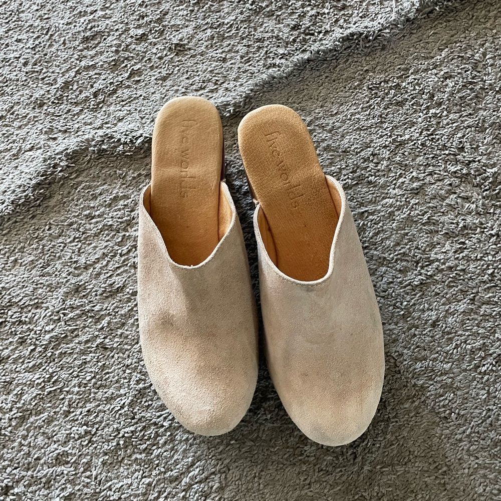 Women's Tan Suede Mules/Clogs